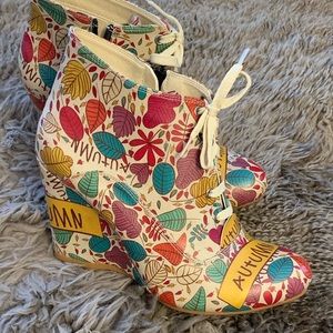 Goby Leaf Print wedge bootie